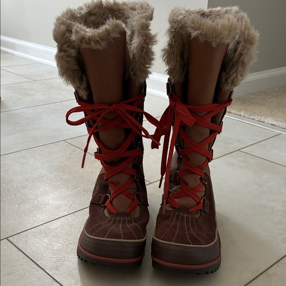 Sorel Brown Winter Boots with Red Laces and Faux Fur Trim